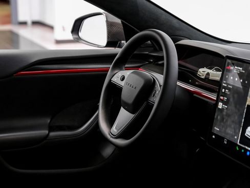 Used 2021 Tesla Model S Plaid image 16