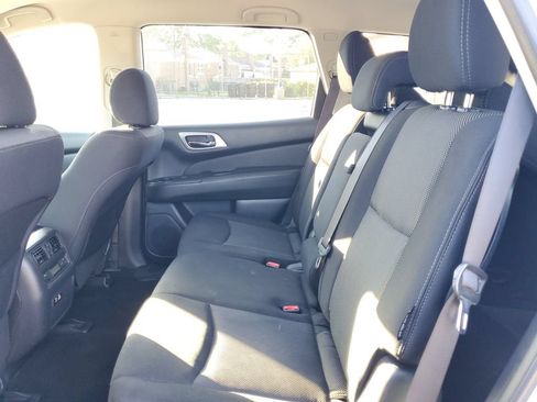 Used 2020 Nissan Pathfinder SV FWD image 6