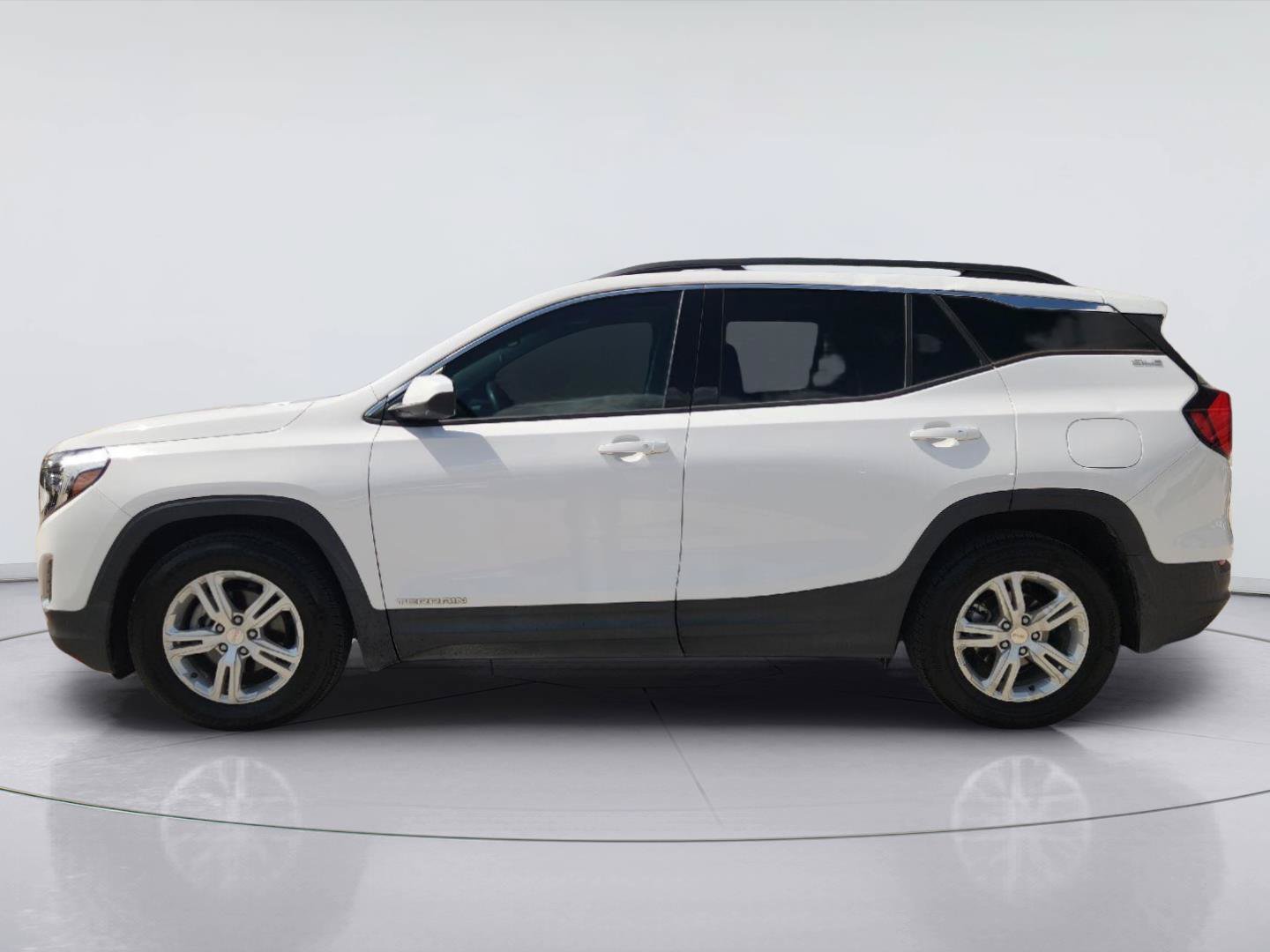 Used 2020 GMC Terrain SLE w/ Driver Convenience Package FWD image 4