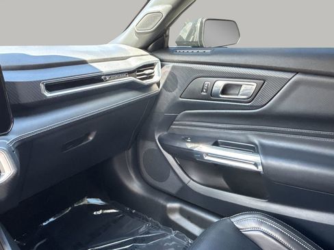 Used 2025 Ford Mustang Premium image 15