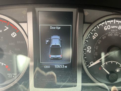 Used 2023 Toyota Tacoma TRD Off-Road w/ Technology Package image 3