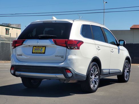 Used 2017 Mitsubishi Outlander SEL FWD image 4