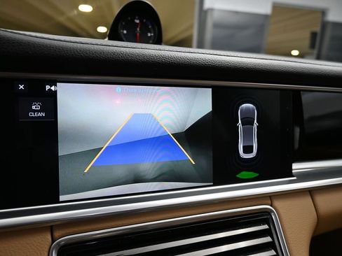 Used 2019 Porsche Panamera image 27