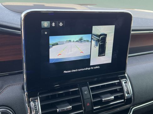 Used 2020 Lincoln Navigator Reserve w/ Luxury Package RWD image 16