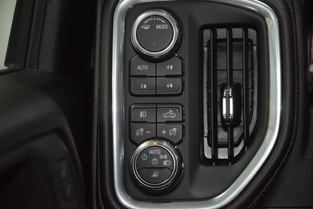 Used 2022 GMC Sierra 2500 AT4 w/ AT4 Premium Plus Package AWD/4WD image 39