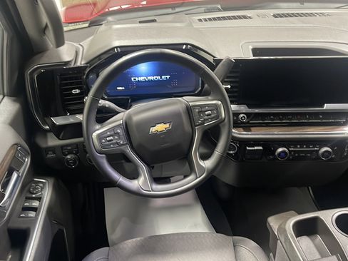 Used 2023 Chevrolet Silverado 1500 LT w/ Convenience Package II AWD/4WD image 3