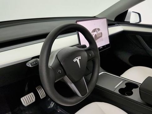 Used 2024 Tesla Model Y Performance AWD/4WD image 44