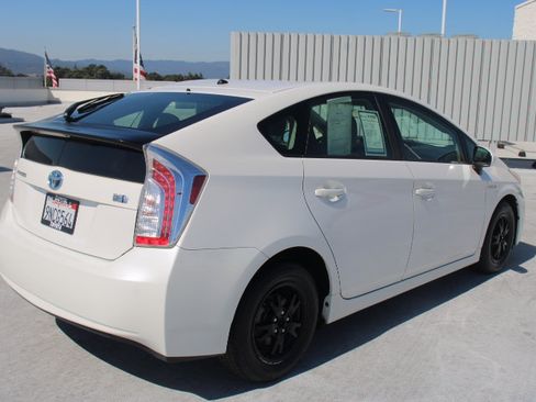 Used 2014 Toyota Prius Two FWD image 3