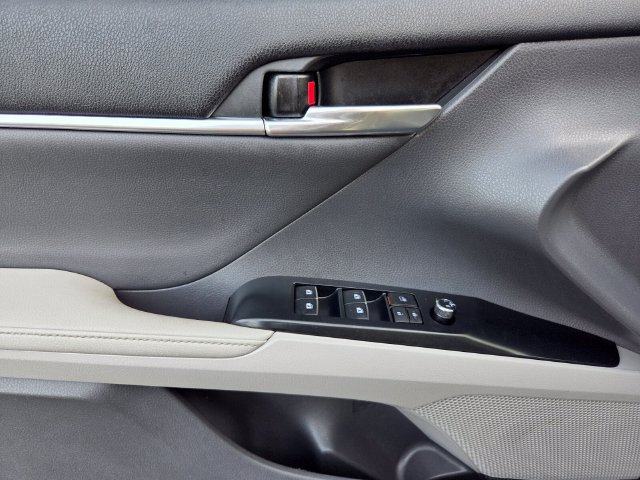 Used 2020 Toyota Camry XSE FWD image 16