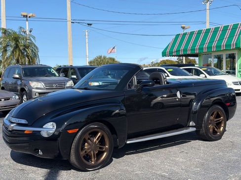Used 2005 Chevrolet SSR w/ Preferred Equipment Group image 20