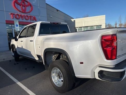 Used 2023 Chevrolet Silverado 3500 High Country image 2
