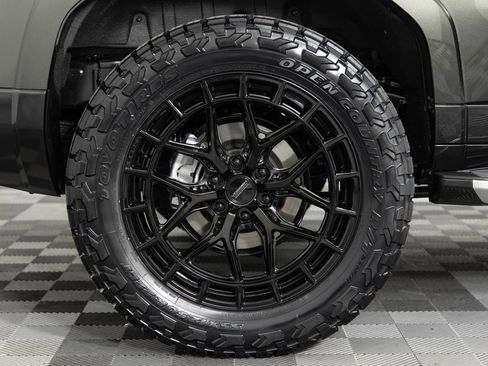 Used 2025 Lexus GX 550 image 44