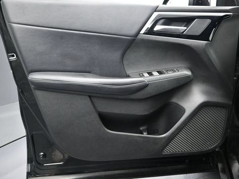 Used 2023 Mitsubishi Outlander SE FWD image 12