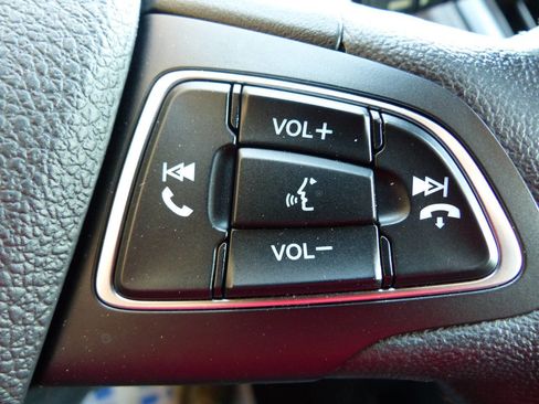 Used 2017 Ford Escape Titanium image 28