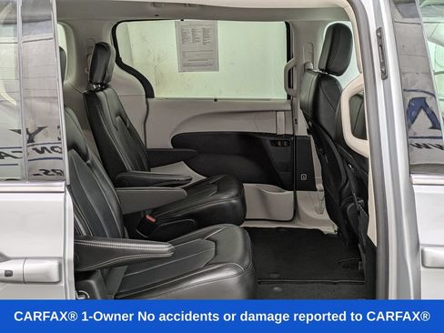 Used 2024 Chrysler Pacifica Touring-L FWD image 36