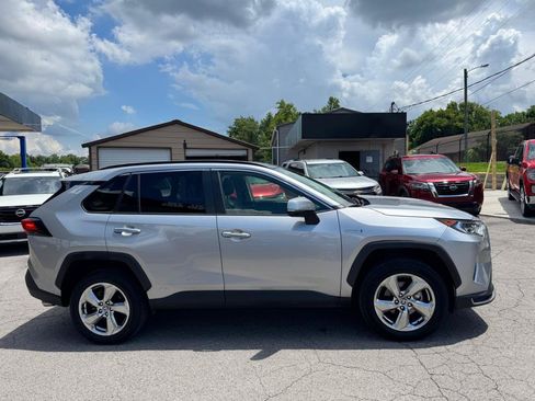 Used 2020 Toyota RAV4 Limited AWD/4WD image 5