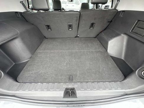 Used 2024 GMC Terrain SLT image 17