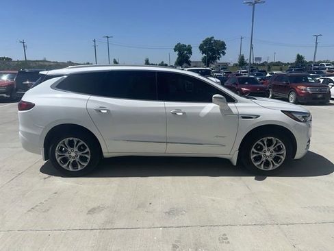 Used 2020 Buick Enclave Avenir w/ Avenir Technology Package AWD/4WD image 2
