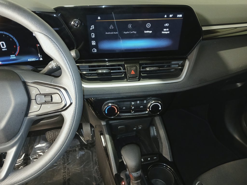 Used 2025 Chevrolet TrailBlazer LT AWD/4WD image 17