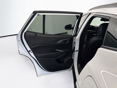 Used 2024 Chevrolet Trax LT FWD image 24