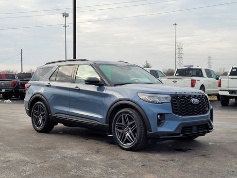 Used 2025 Ford Explorer ST image 1