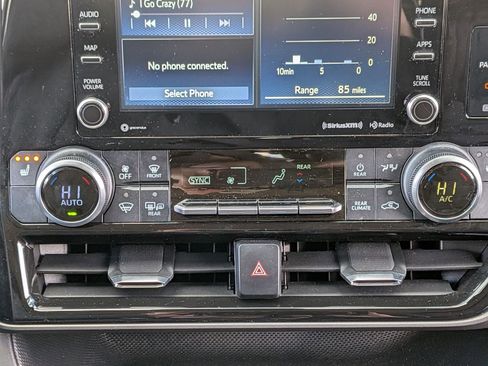 Used 2022 Toyota Highlander XLE image 25