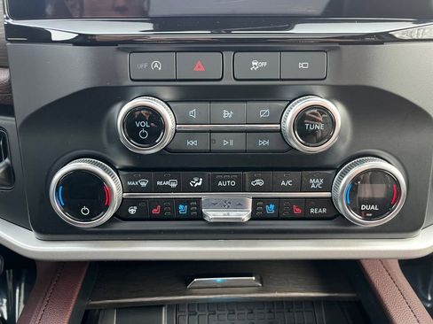 Used 2024 Ford Expedition Limited image 13