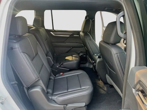 Used 2025 GMC Acadia Elevation w/ Elevation Premium Package AWD/4WD image 28