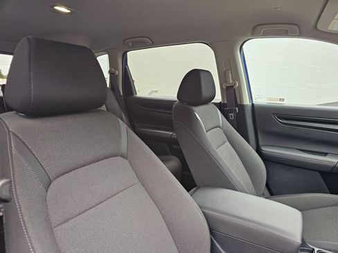 Used 2025 Honda CR-V LX image 11