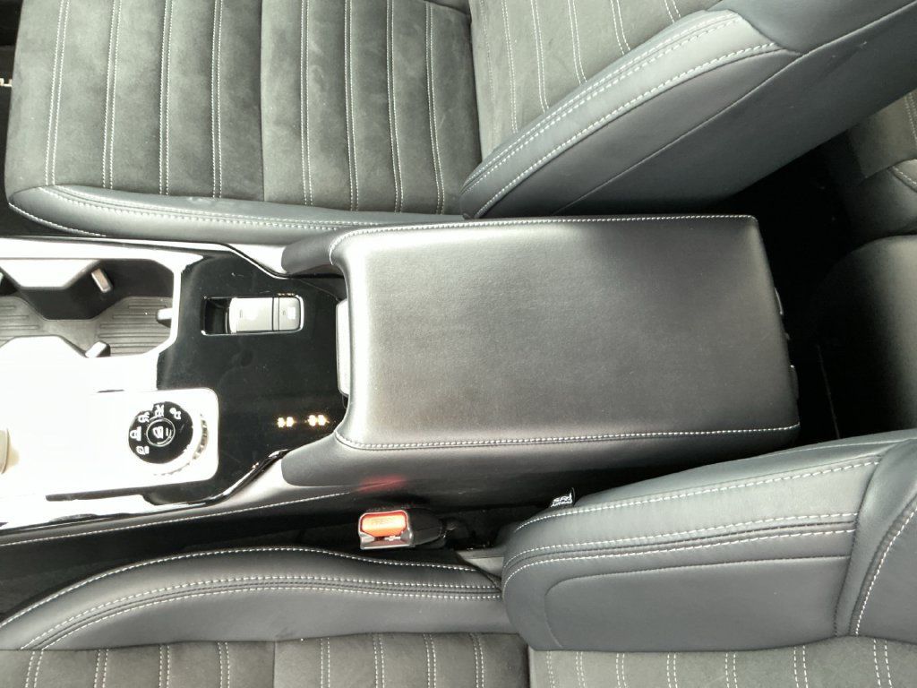 Used 2025 Mitsubishi Outlander SE FWD image 11