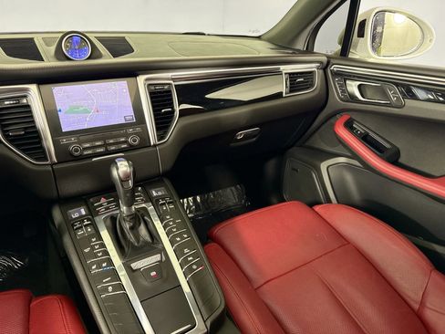 Used 2018 Porsche Macan S image 32