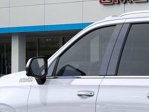 New 2026 Chevrolet Suburban High Country image 12