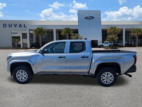 Used 2025 Toyota Tacoma SR image 7