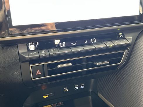 Used 2025 Toyota Camry SE w/ Multimedia Upgrade Package FWD image 19