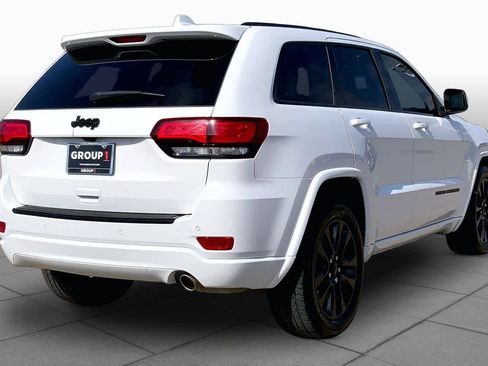 Used 2018 Jeep Grand Cherokee Altitude RWD image 11