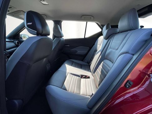Used 2023 Nissan Kicks SR w/ SR Premium Package FWD image 11