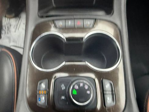 Used 2022 GMC Acadia AT4 w/ Preferred Package AWD/4WD image 10