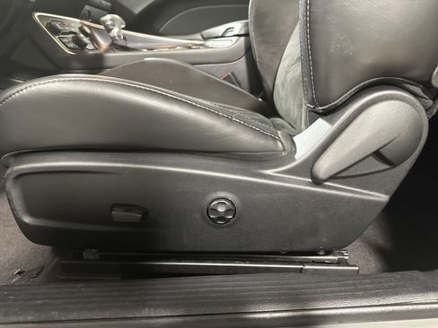 Used 2017 Dodge Challenger R/T Scat Pack w/ Leather Interior Group image 18