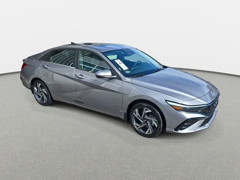 New 2026 Hyundai Elantra Limited FWD image 3