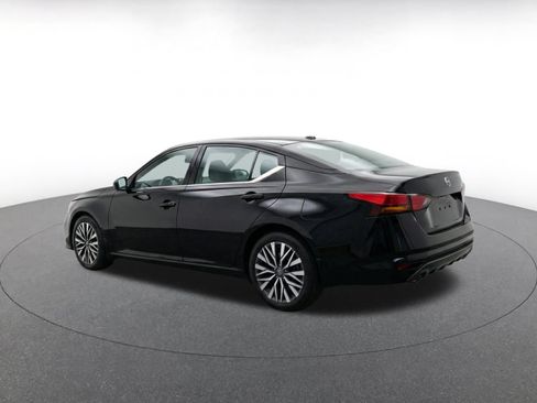 Used 2025 Nissan Altima 2.5 SV FWD image 7