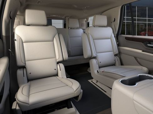New 2026 GMC Yukon Denali w/ Advanced Technology Package AWD/4WD image 17