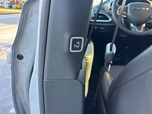 New 2026 Chrysler Pacifica Select image 6