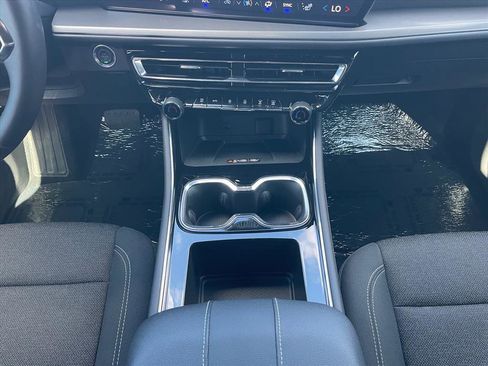 Used 2026 Chevrolet Traverse LT w/ Driver Confidence Package image 17