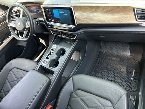 Used 2024 Volkswagen Atlas SE FWD image 10