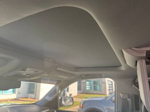 Used 2018 Chevrolet Suburban Premier AWD/4WD image 10