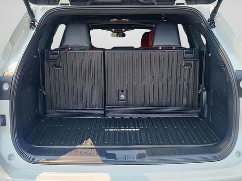 Used 2025 Toyota Highlander XSE AWD/4WD image 30