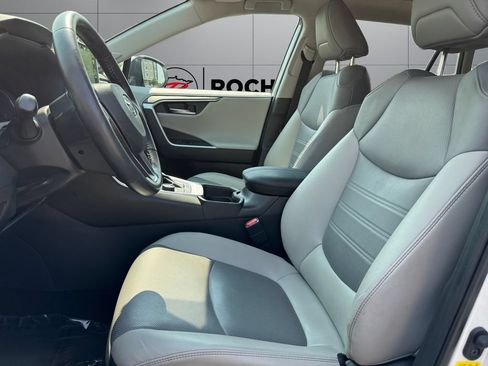 Used 2021 Toyota RAV4 Limited AWD/4WD image 10