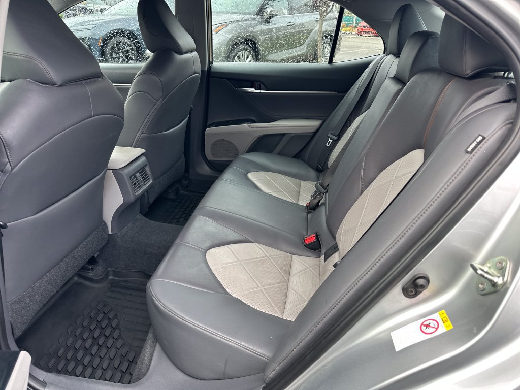 Used 2018 Toyota Camry XLE FWD image 14