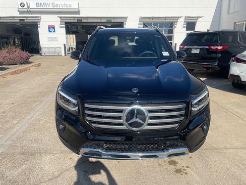 Used 2025 Mercedes-Benz GLB 250 4MATIC w/ Winter Package image 2