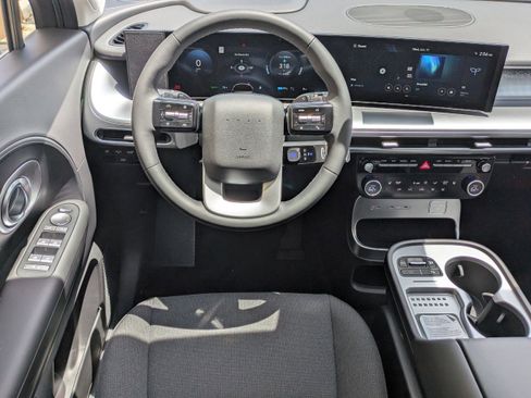 New 2026 Hyundai Ioniq 9 SE image 18